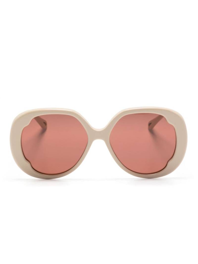 Chloé Eyewear logo-print oversize-frame sunglasses - Neutrals von Chloé Eyewear