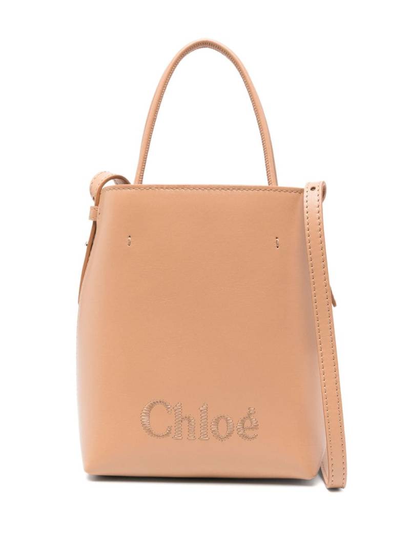 Chloé mini logo-embroidered bag - Brown von Chloé