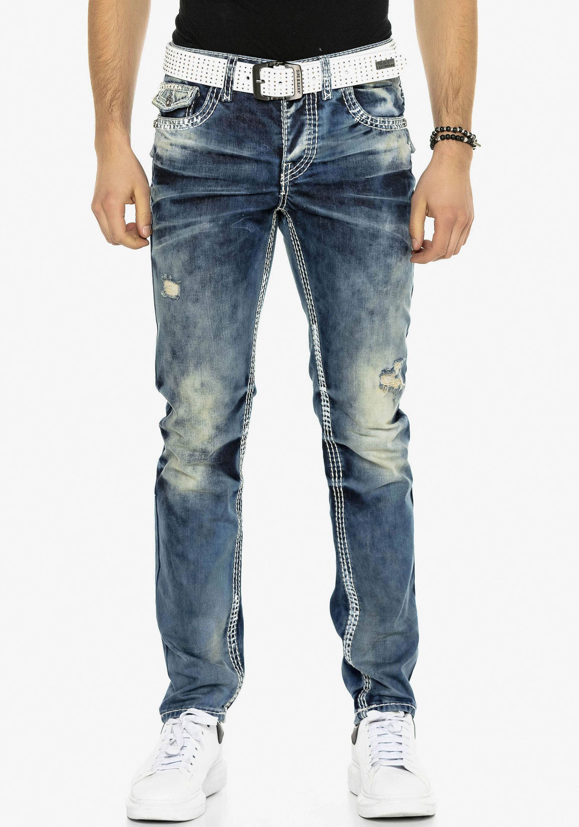Cipo & Baxx Straight-Jeans, mit Destroyed Effekt und vielen Details Cipo & Baxx Straight-Jeans, mit Destroyed Effekt und vielen Details von Cipo & Baxx