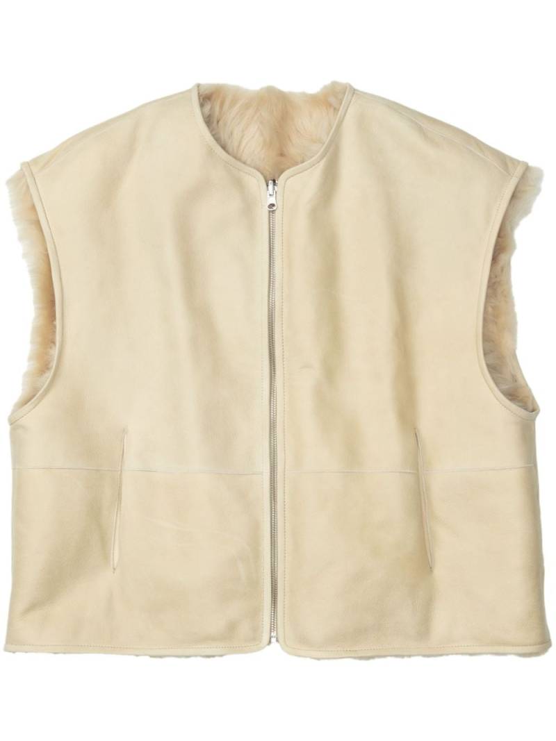 Closed reversible shearling vest - Neutrals von Closed