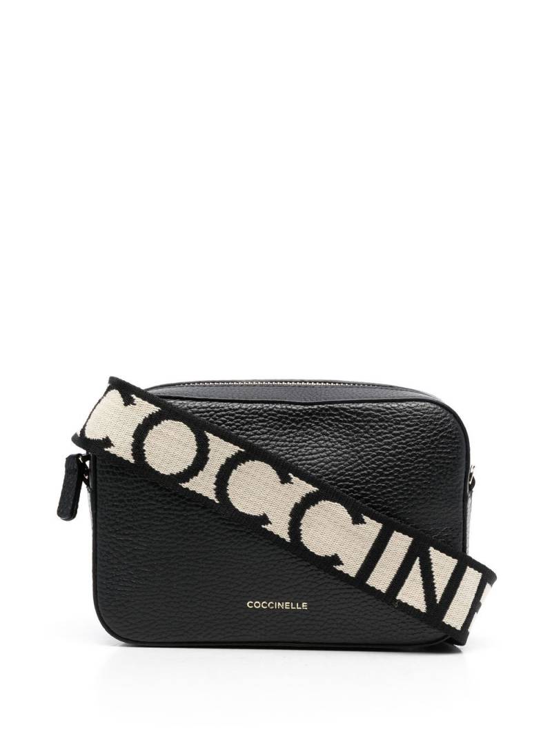 Coccinelle Tebe logo-strap pebbled shoulder bag - Black von Coccinelle