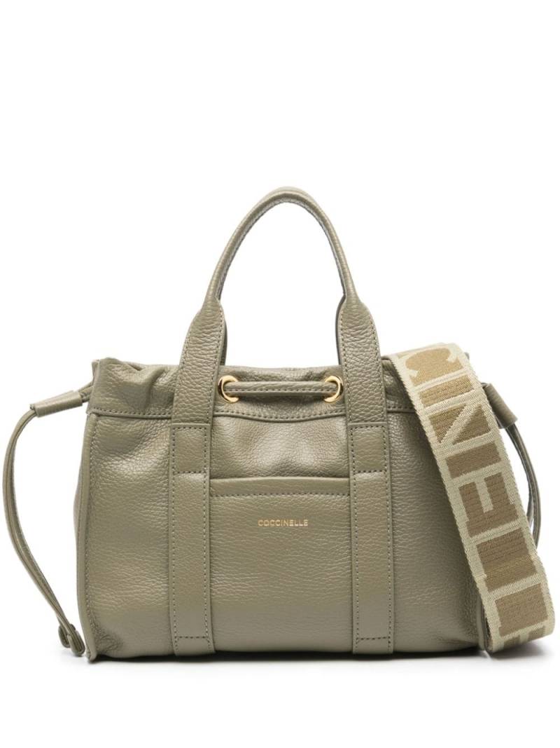 Coccinelle small 2day Signature tote bag - Green von Coccinelle