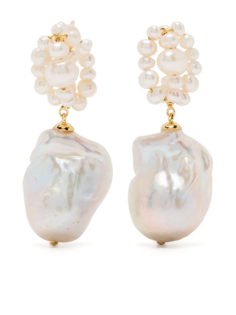 Completedworks Tra-la-la Pearl and Gold Vermeil Earrings - Neutrals von Completedworks