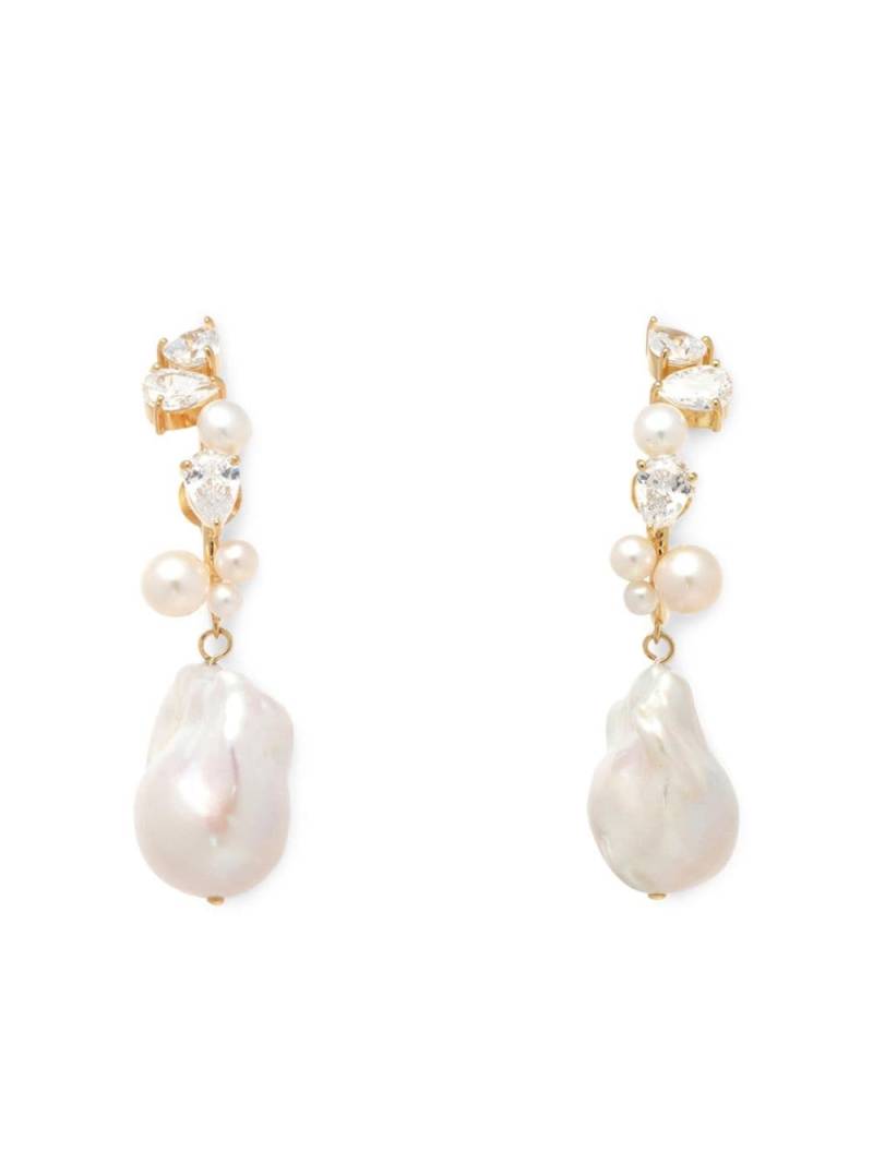 Completedworks pearl-embellished drop earrings - White von Completedworks