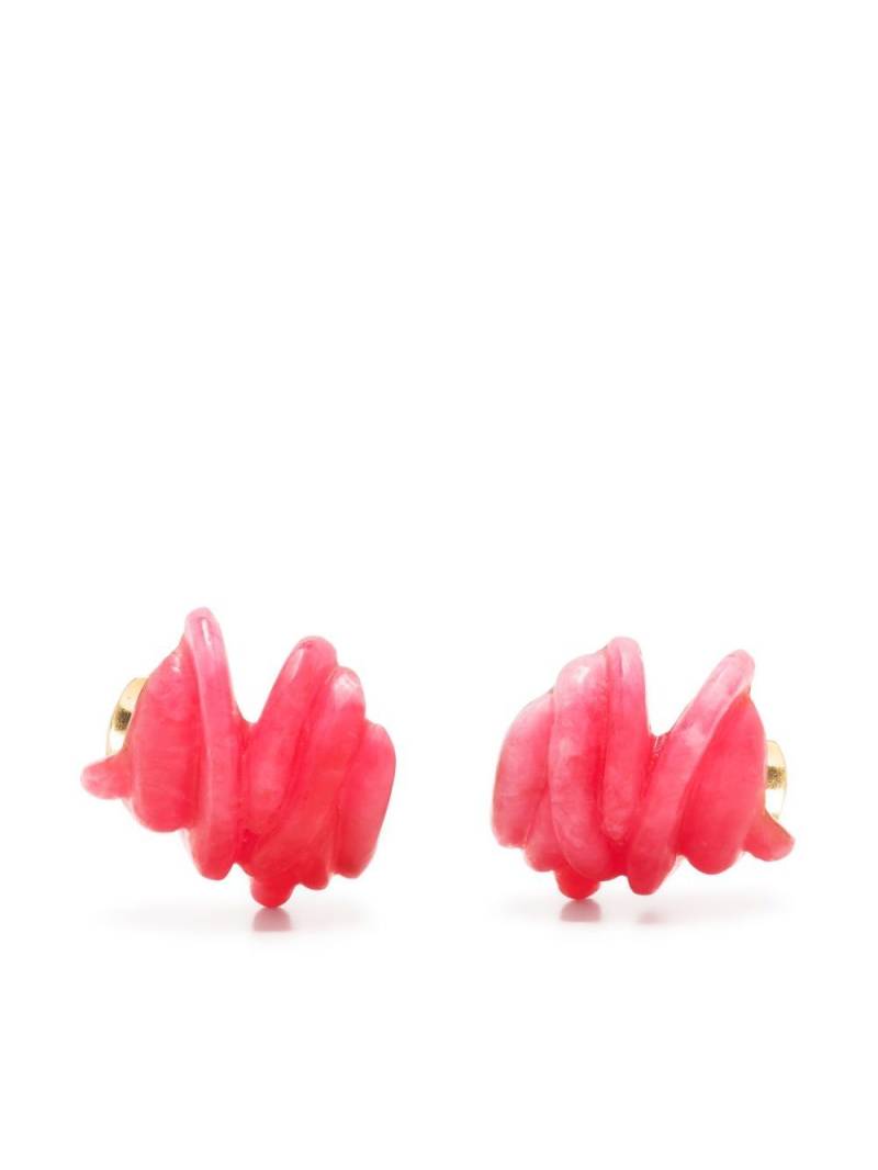 Completedworks sculpted resin stud earrings - Pink von Completedworks