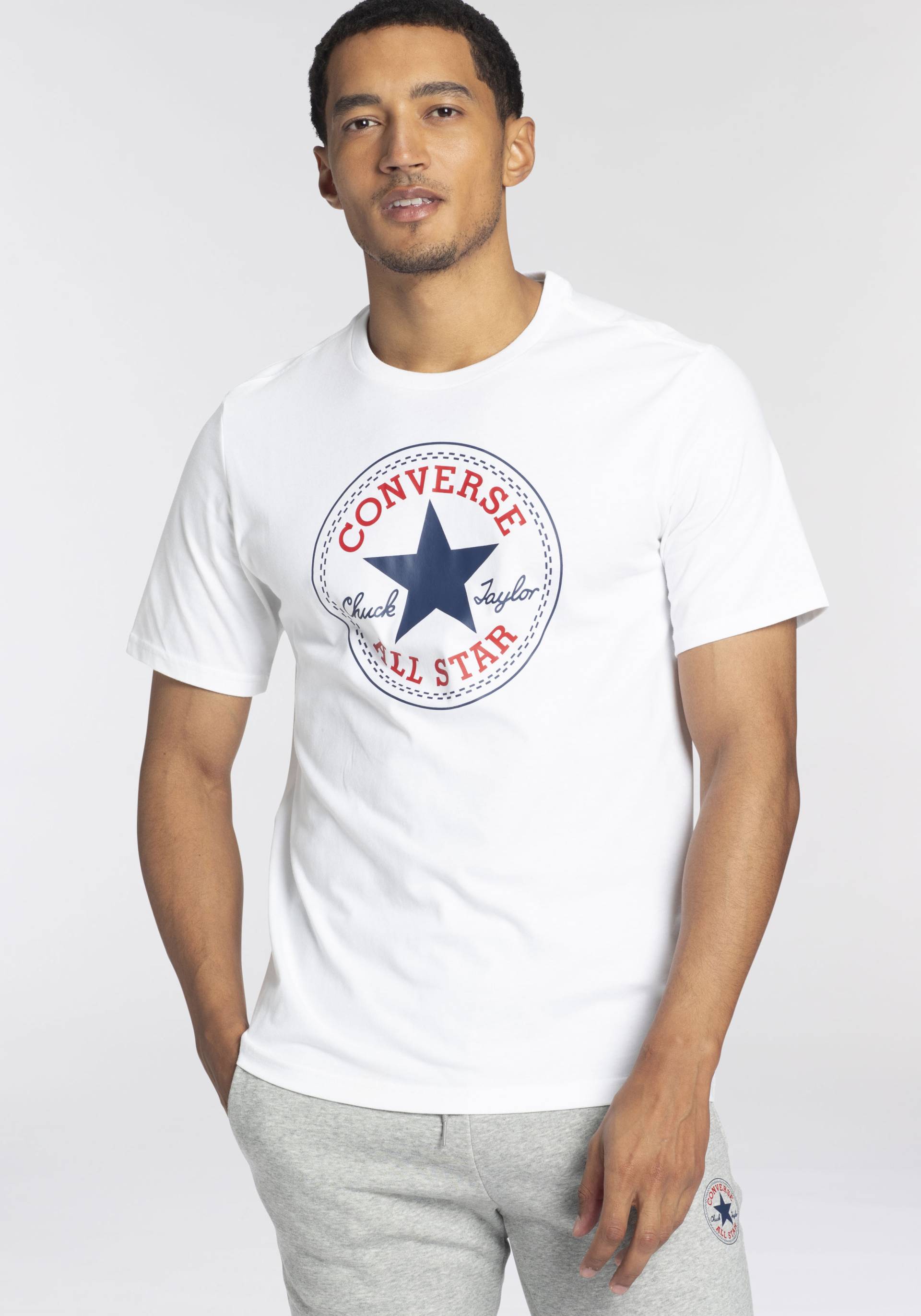 Converse T-Shirt »CONVERSE GO-TO ALL STAR PATCH STANDARD-FIT T-SHIRT«, Unisex Converse T-Shirt »CONVERSE GO-TO ALL STAR PATCH STANDARD-FIT T-SHIRT«, Unisex von Converse