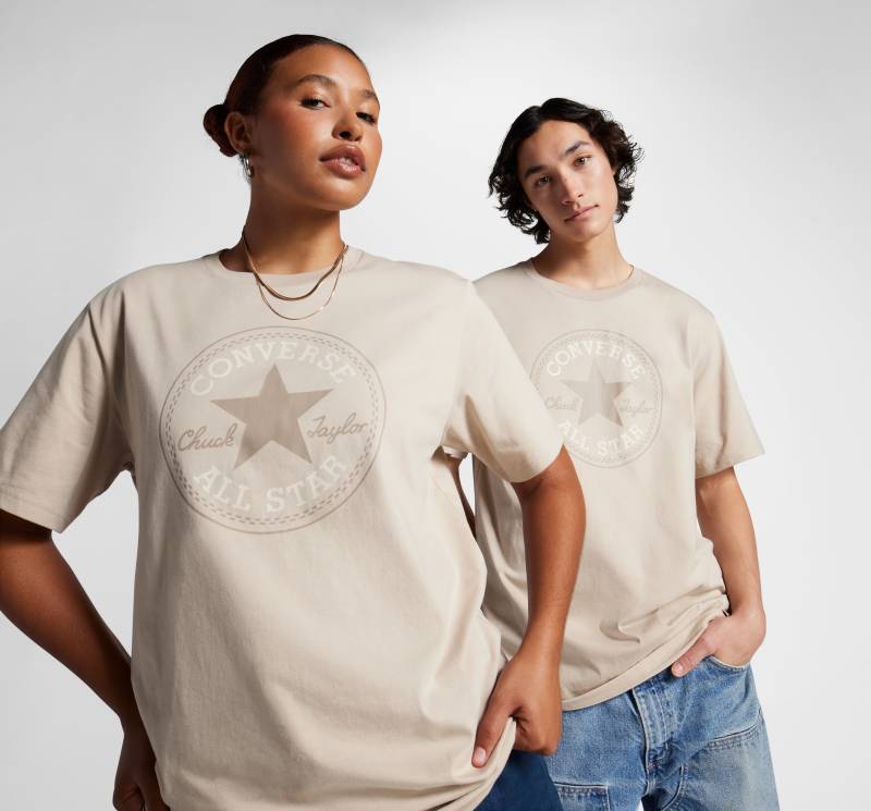 Converse T-Shirt »CONVERSE GO-TO ALL STAR PATCH STANDARD-FIT T-SHIRT«, Unisex von Converse