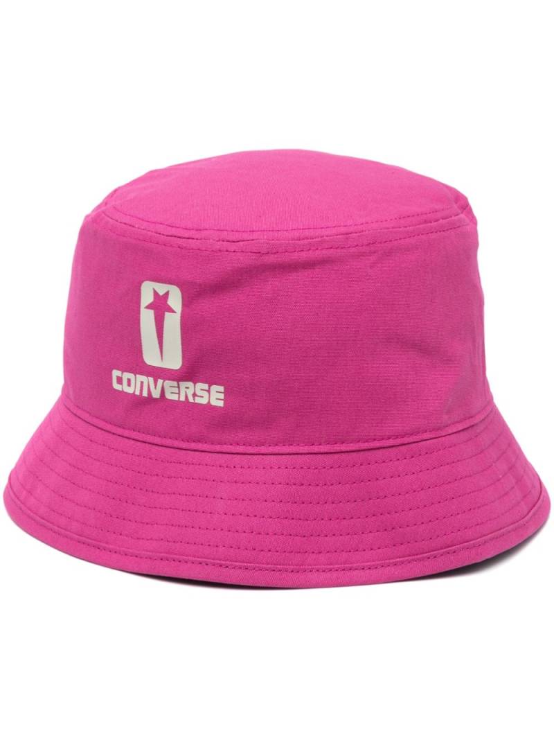 Converse x DRKSHDW logo-print canvas bucket hat - Pink von Converse