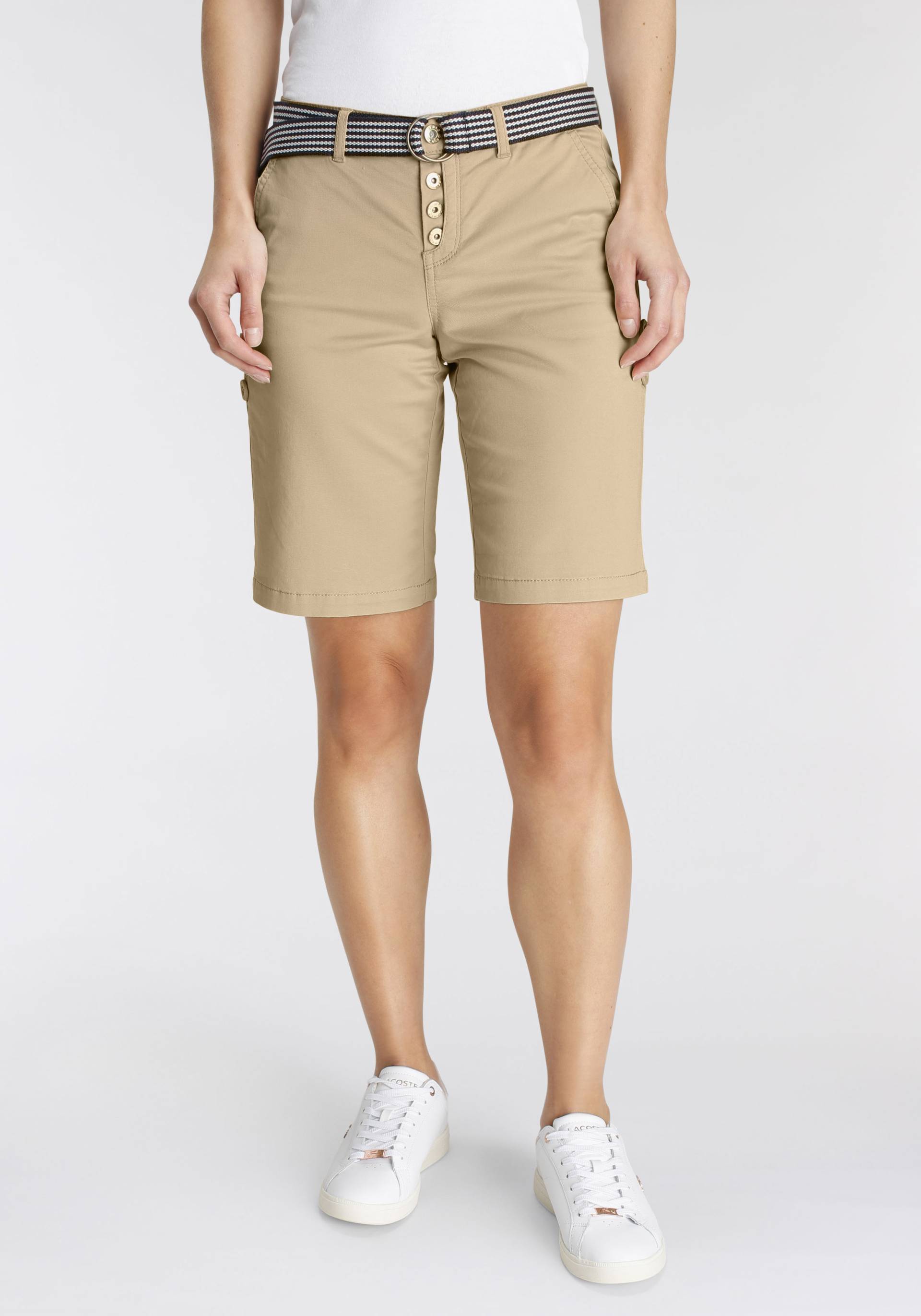 DELMAO Chinoshorts, zum Krempeln, mit passendem Gürtel DELMAO Chinoshorts, zum Krempeln, mit passendem Gürtel von DELMAO