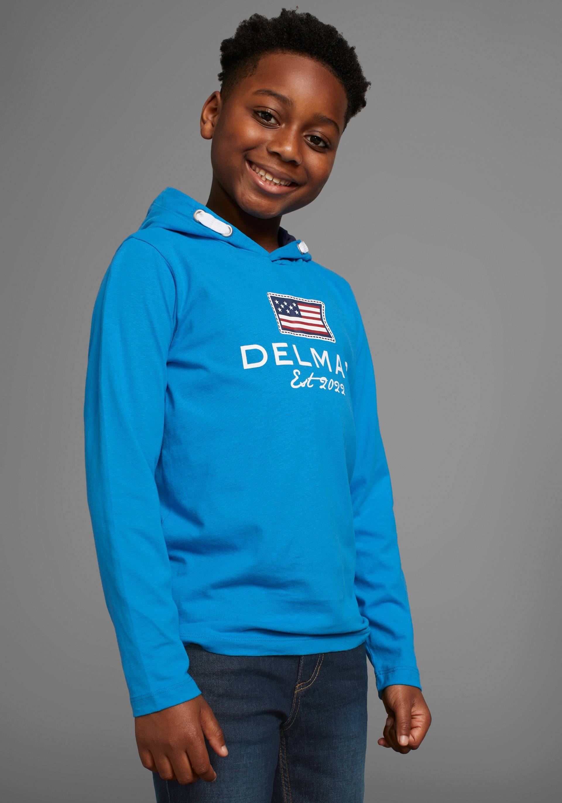 DELMAO Kapuzenshirt »für Jungen«, Langarm, Basic-Passform, bedruckt, aus Baumwolle DELMAO Kapuzenshirt »für Jungen«, Langarm, Basic-Passform, bedruckt, aus Baumwolle von DELMAO