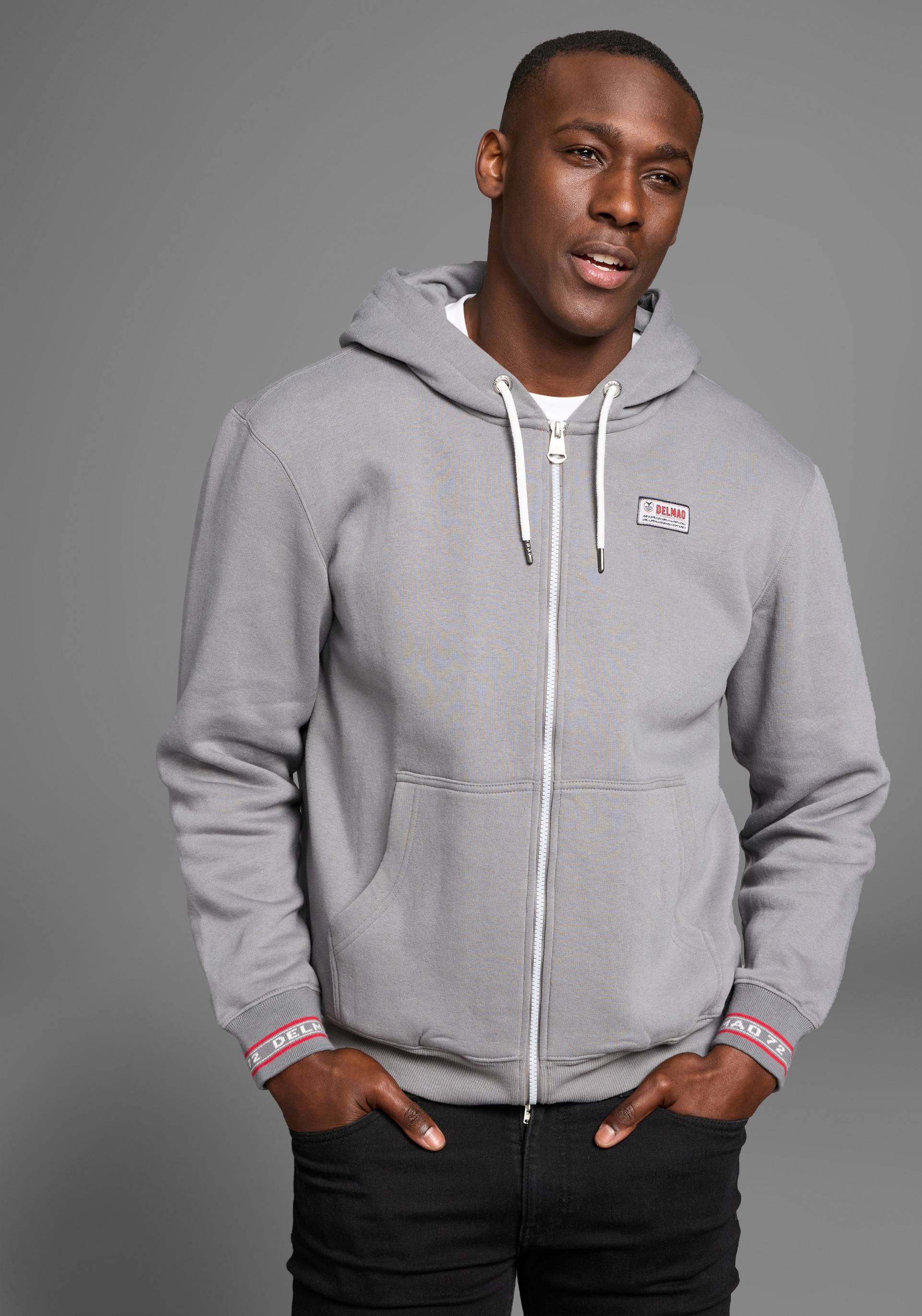DELMAO Kapuzensweatjacke, mit kontrastfarbenen Reissverschlüssen DELMAO Kapuzensweatjacke, mit kontrastfarbenen Reissverschlüssen von DELMAO