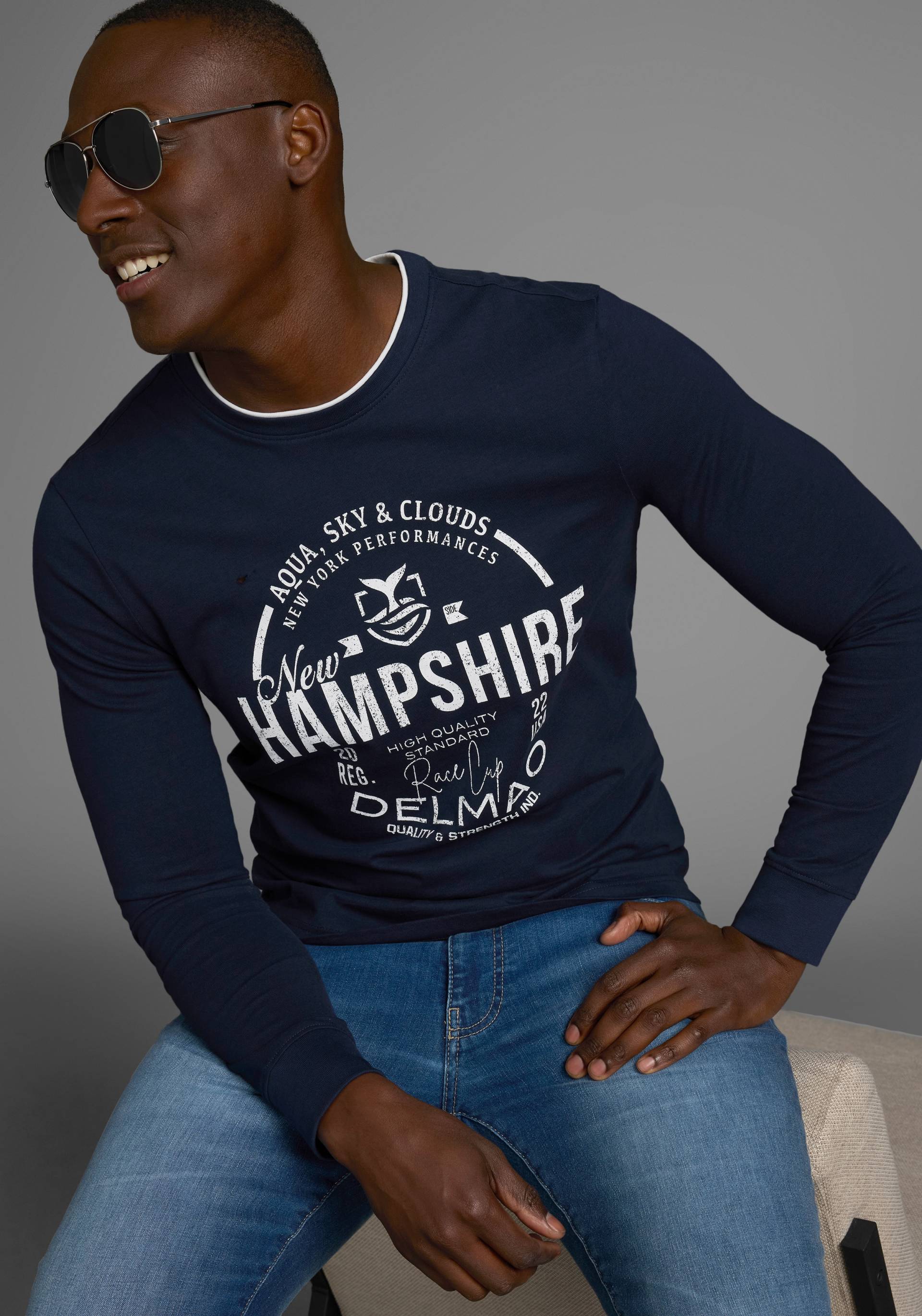 DELMAO Langarmshirt, mit modernem Print - NEUE KOLLEKTION DELMAO Langarmshirt, mit modernem Print - NEUE KOLLEKTION von DELMAO