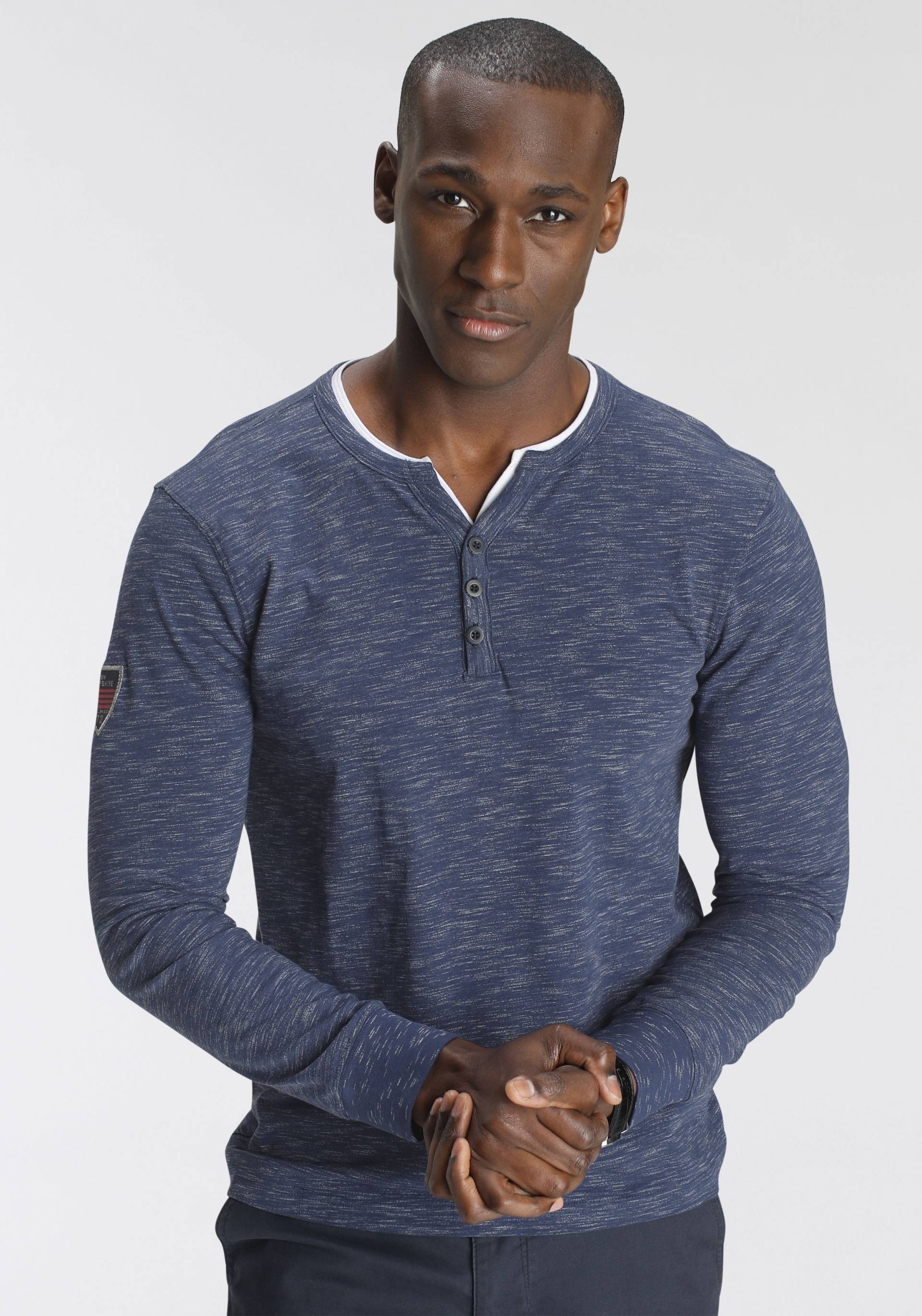 DELMAO Henleyshirt, Langarm, melierte Optik, Henleykragen, aus Baumwollmischung DELMAO Henleyshirt, Langarm, melierte Optik, Henleykragen, aus Baumwollmischung von DELMAO