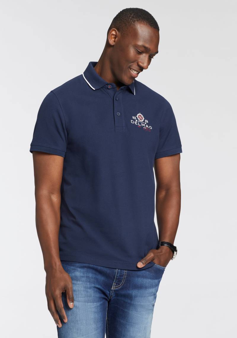 DELMAO Poloshirt, mit Brustprint von DELMAO