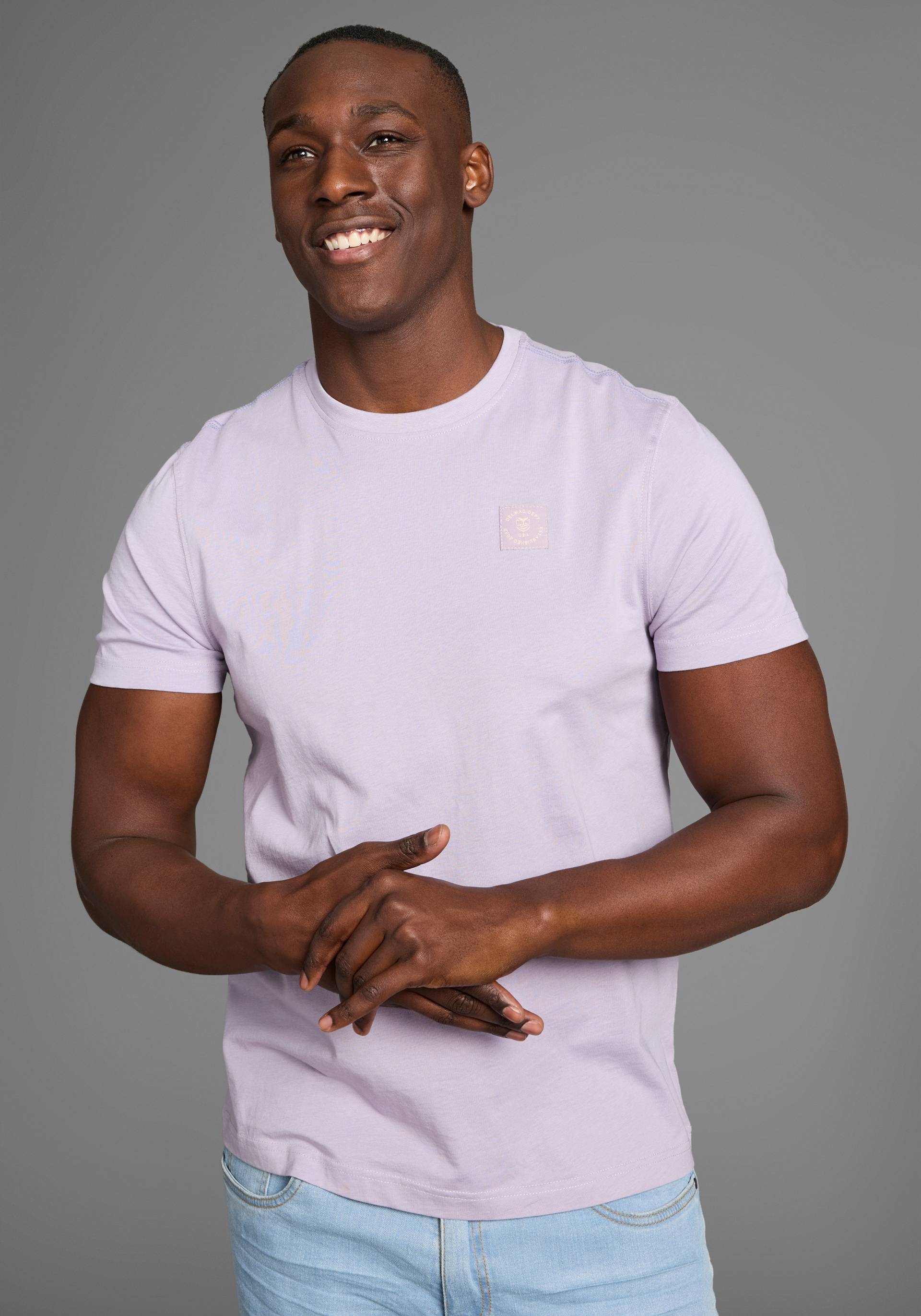 DELMAO Rundhalsshirt, Kurzarm, Regular Fit, basic, aus 100% Baumwolle DELMAO Rundhalsshirt, Kurzarm, Regular Fit, basic, aus 100% Baumwolle von DELMAO