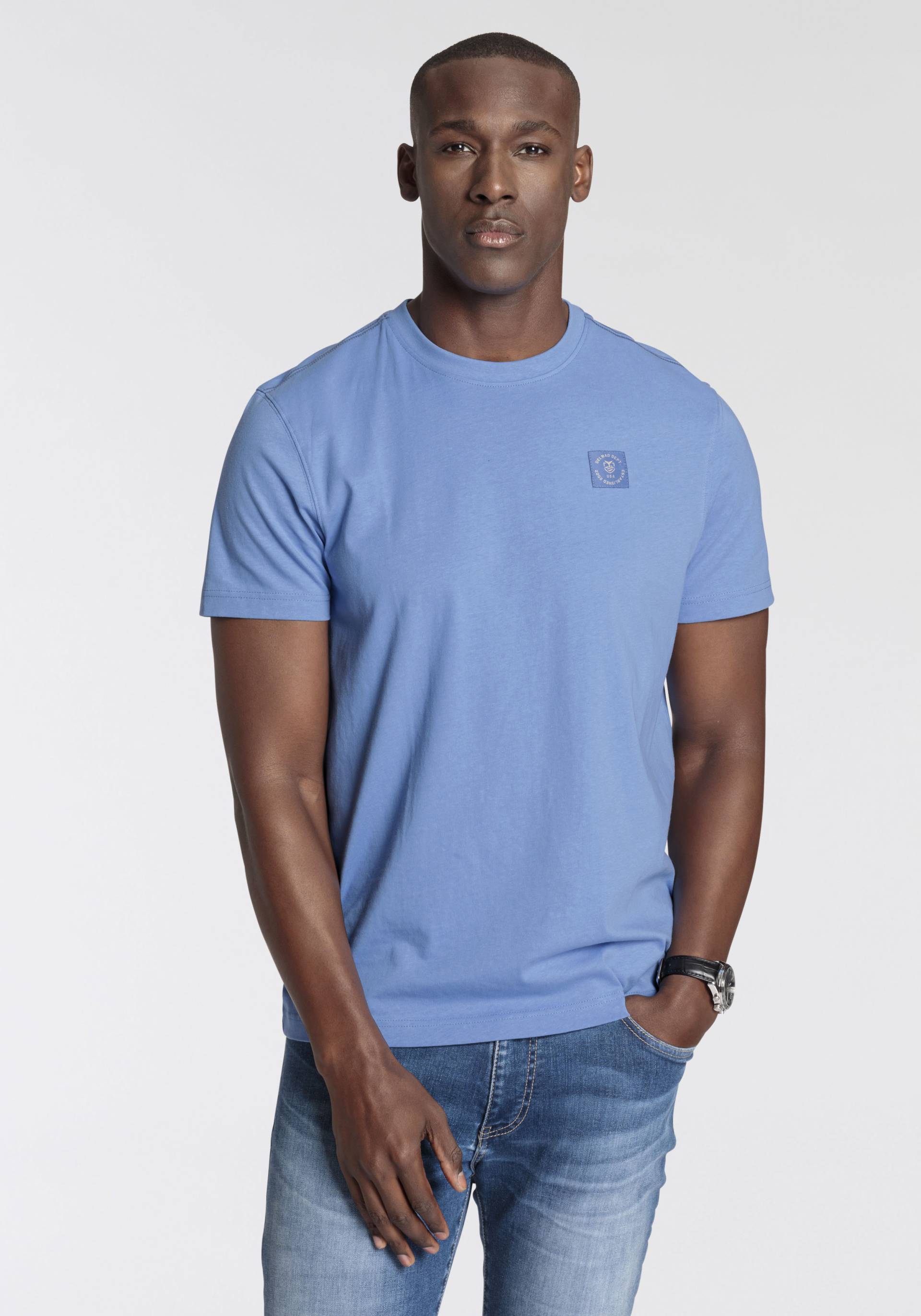 DELMAO Rundhalsshirt, Kurzarm, Regular Fit, basic, aus 100% Baumwolle DELMAO Rundhalsshirt, Kurzarm, Regular Fit, basic, aus 100% Baumwolle von DELMAO