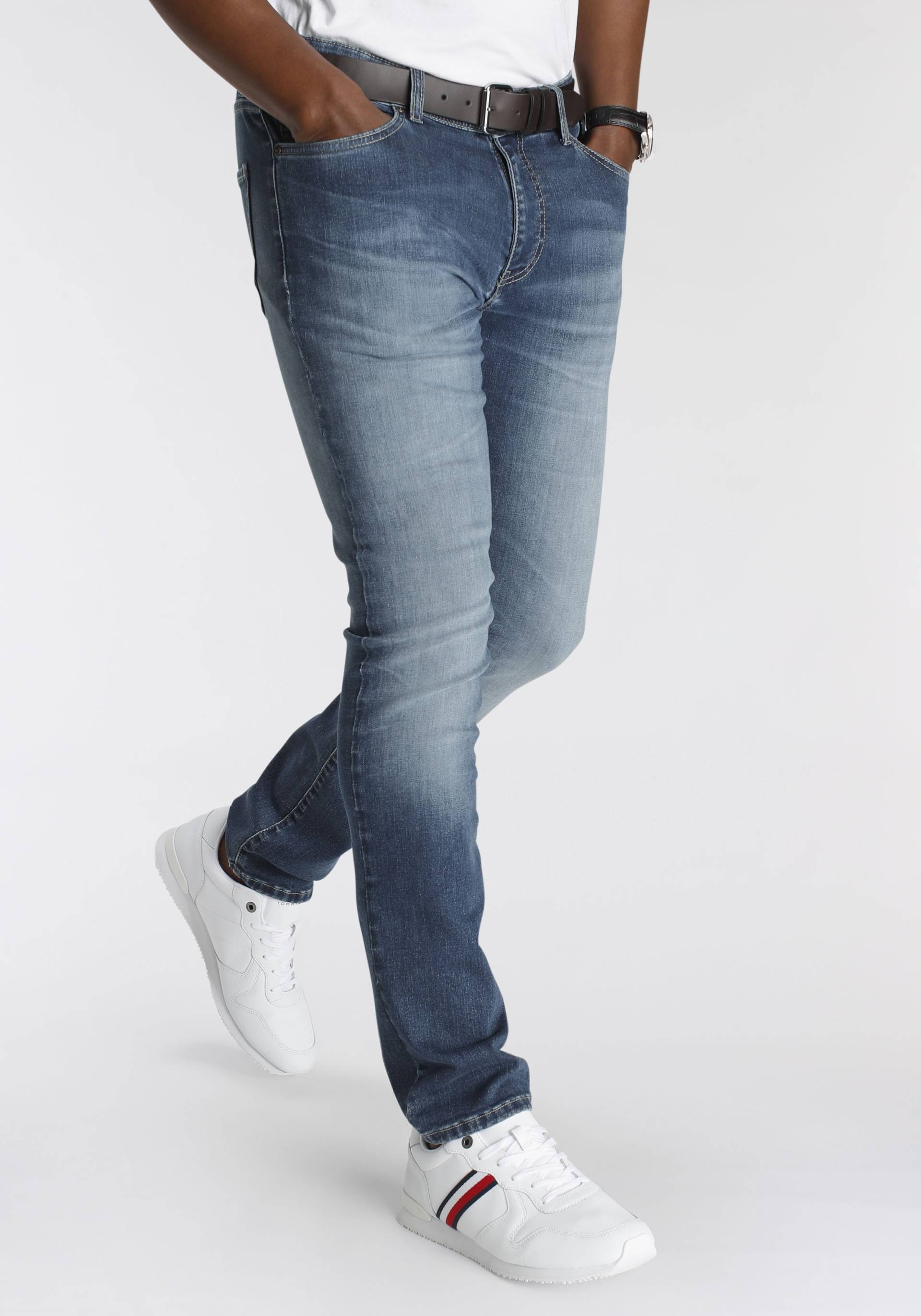 DELMAO Stretch-Jeans »"Reed"«, gerader Beinschnitt, Used-Look-Waschung, niedrige Leibhöhe von DELMAO