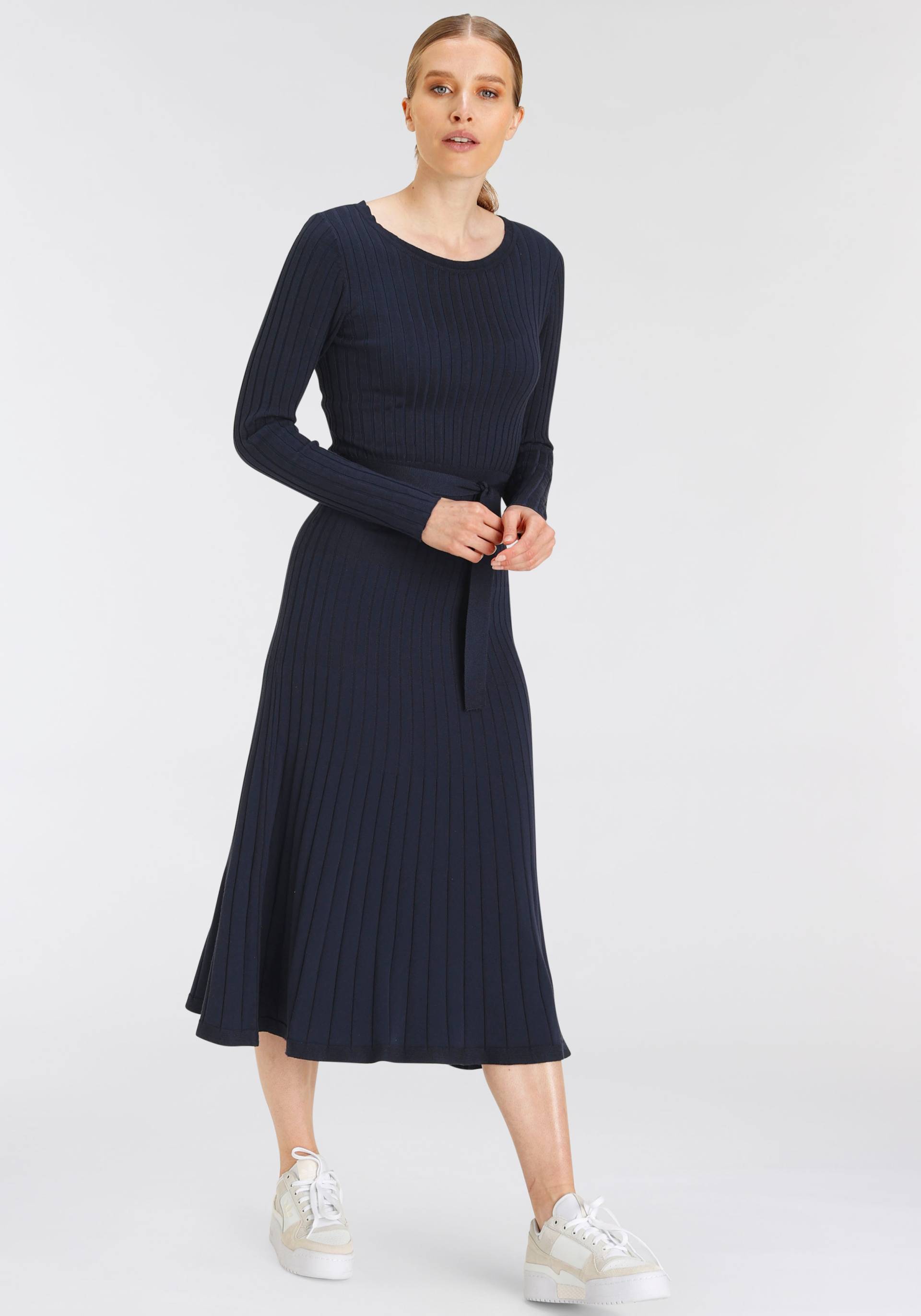 DELMAO Strickkleid, mit passendem Gürtel - NEUE MARKE! DELMAO Strickkleid, mit passendem Gürtel - NEUE MARKE! von DELMAO