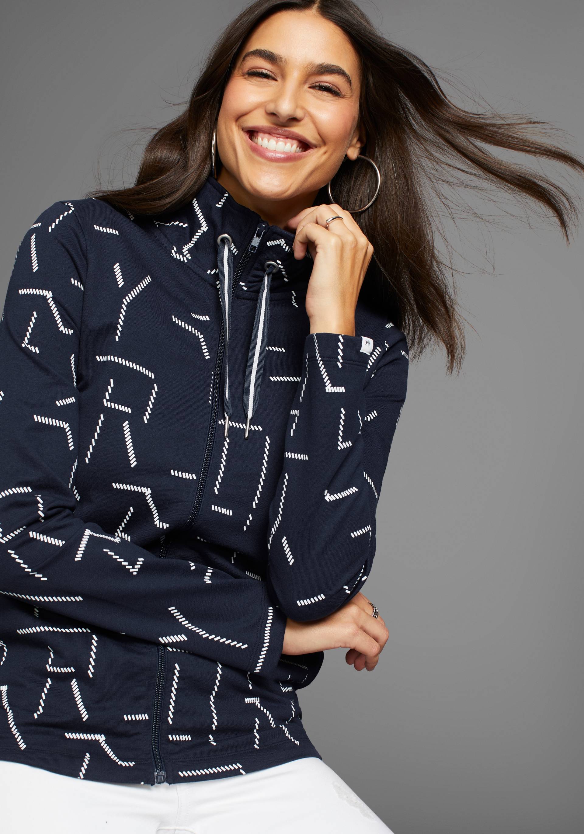 DELMAO Sweatjacke, mit Allover-Print - NEUE KOLLEKTiON DELMAO Sweatjacke, mit Allover-Print - NEUE KOLLEKTiON von DELMAO