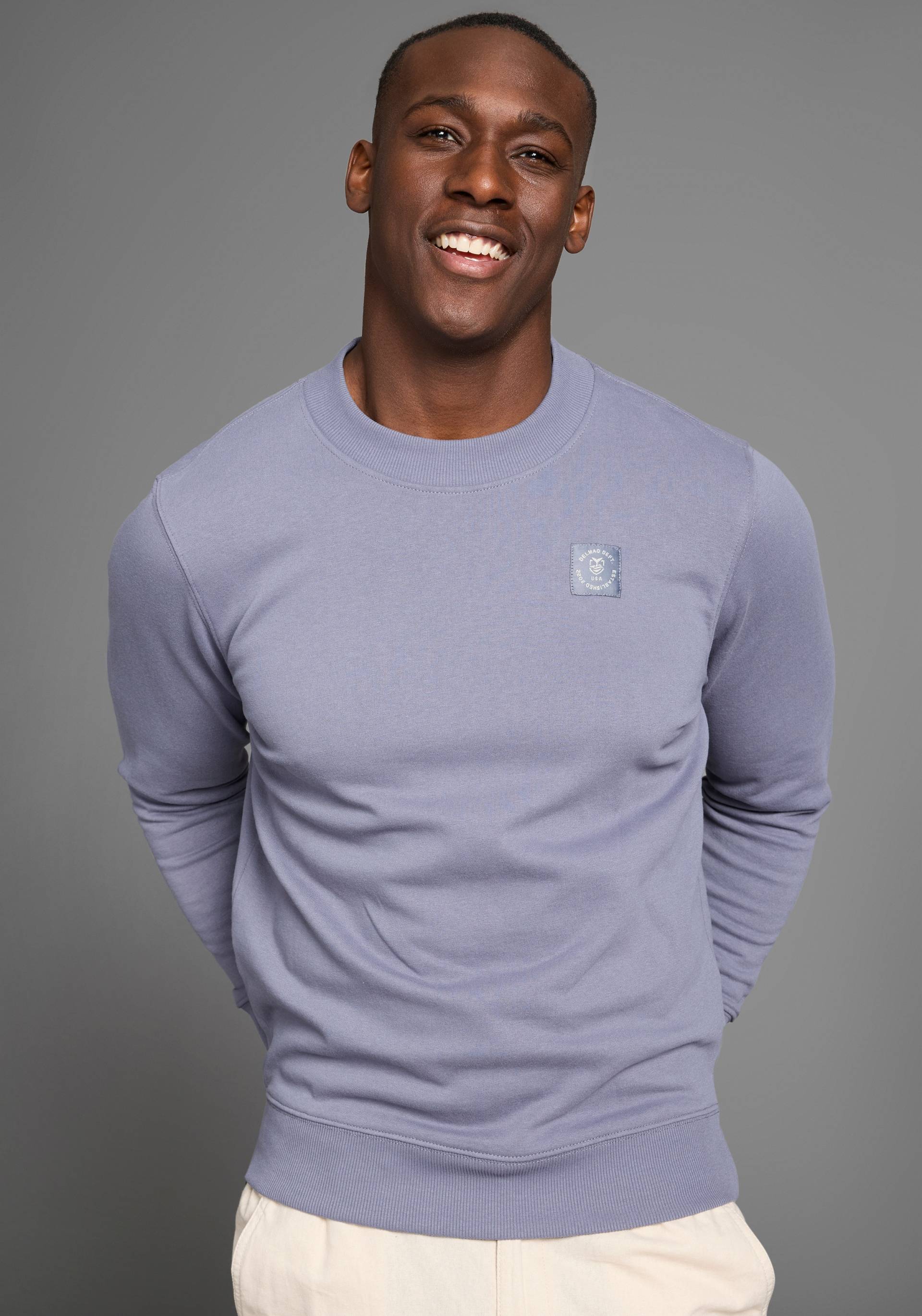 DELMAO Sweatshirt, Langarm, Regular Fit, unifarben, Basic-Stil DELMAO Sweatshirt, Langarm, Regular Fit, unifarben, Basic-Stil von DELMAO