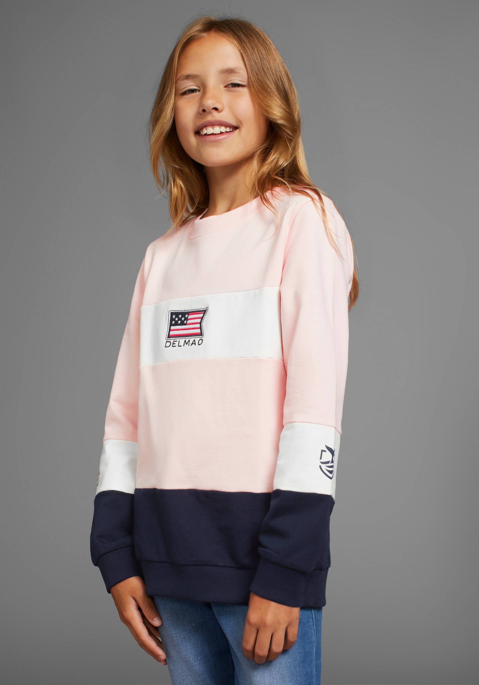 DELMAO Sweatshirt »Colorblocking Sweatshirt«, mit Logo-Stickerei für Mädchen DELMAO Sweatshirt »Colorblocking Sweatshirt«, mit Logo-Stickerei für Mädchen von DELMAO