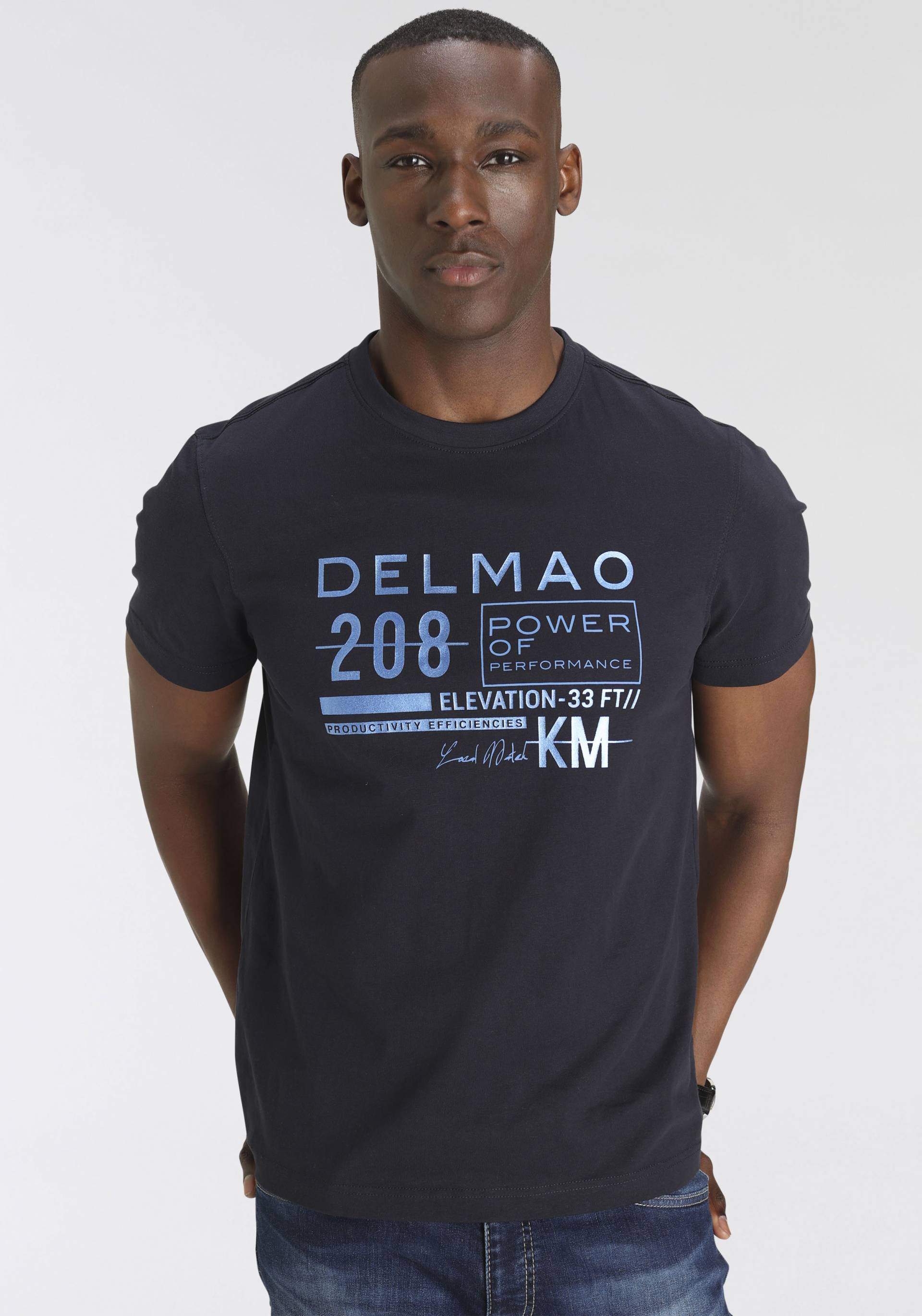 DELMAO T-Shirt, mit leicht glänzendem Brustprint-NEUE MARKE! von DELMAO