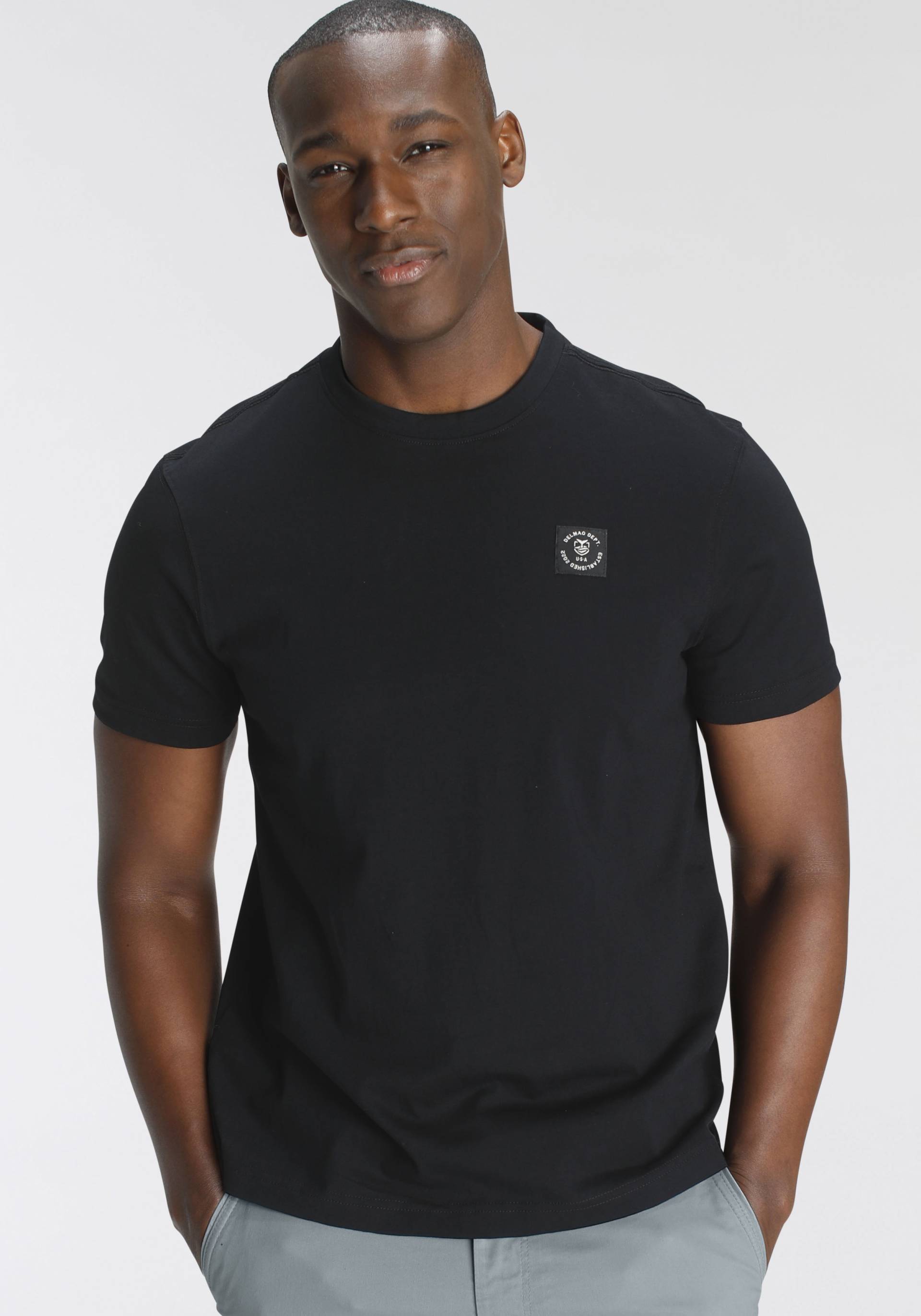 DELMAO Rundhalsshirt, Kurzarm, Regular Fit, basic, aus 100% Baumwolle DELMAO Rundhalsshirt, Kurzarm, Regular Fit, basic, aus 100% Baumwolle von DELMAO