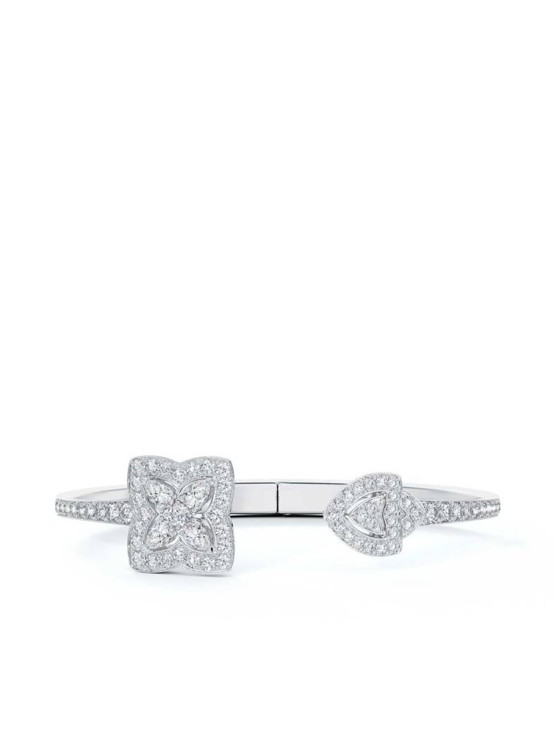 De Beers Jewellers 18kt white gold Enchanted Lotus diamond bangle von De Beers Jewellers