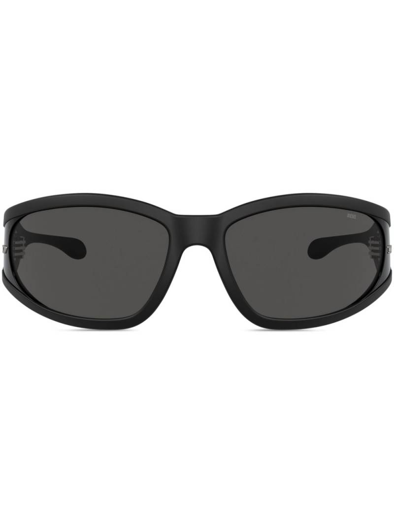 Diesel logo-plaque wraparound sunglasses - Black von Diesel