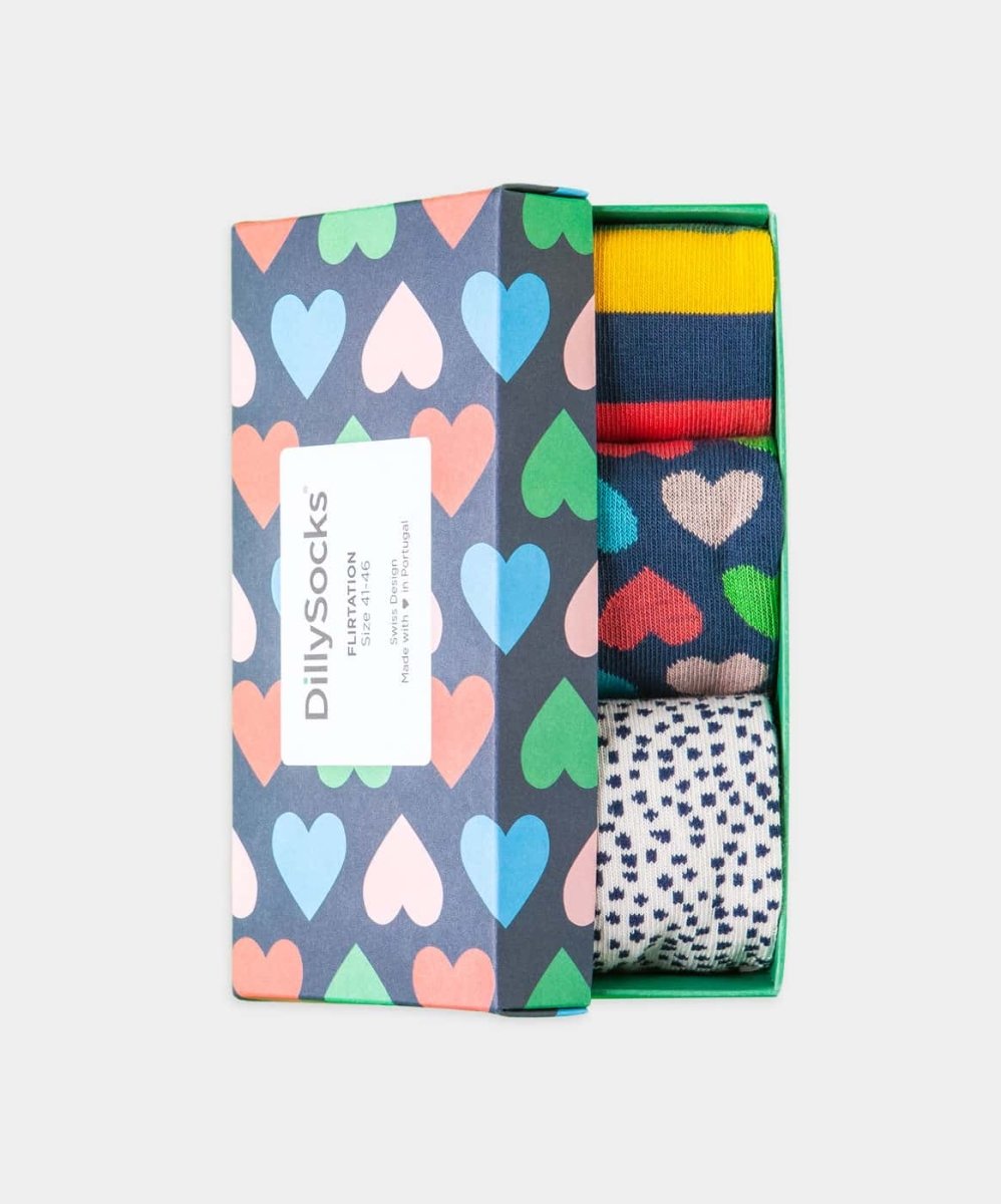 - Socken-Geschenkbox in Blau Weiss Rosa mit Herz Punkte Motiv/Muster - Socken-Geschenkbox in Blau Weiss Rosa mit Herz Punkte Motiv/Muster von DillySocks