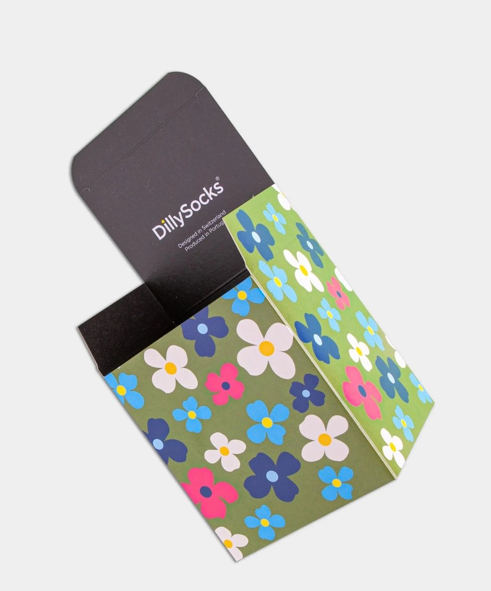 - Geschenkverpackung in Grün mit Blumen Motiv/Muster - Geschenkverpackung in Grün mit Blumen Motiv/Muster von DillySocks