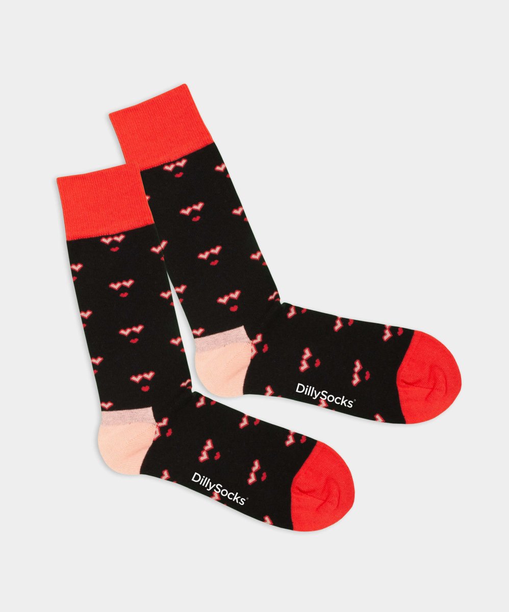 - Socken in Schwarz mit Herz Motiv/Muster von DillySocks