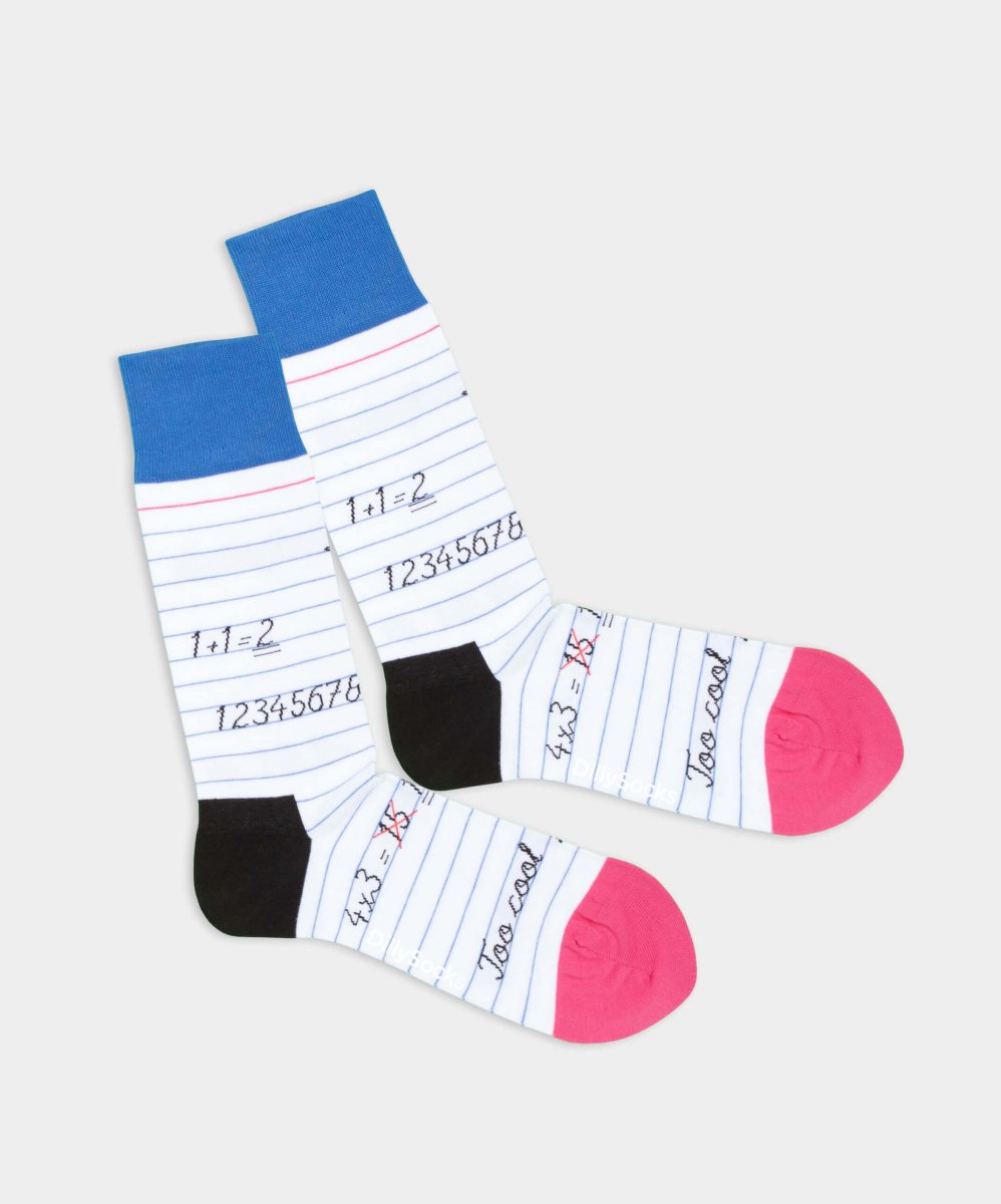 - Socken in Weiss mit Schriftzug Schule Motiv/Muster - Socken in Weiss mit Schriftzug Schule Motiv/Muster von DillySocks