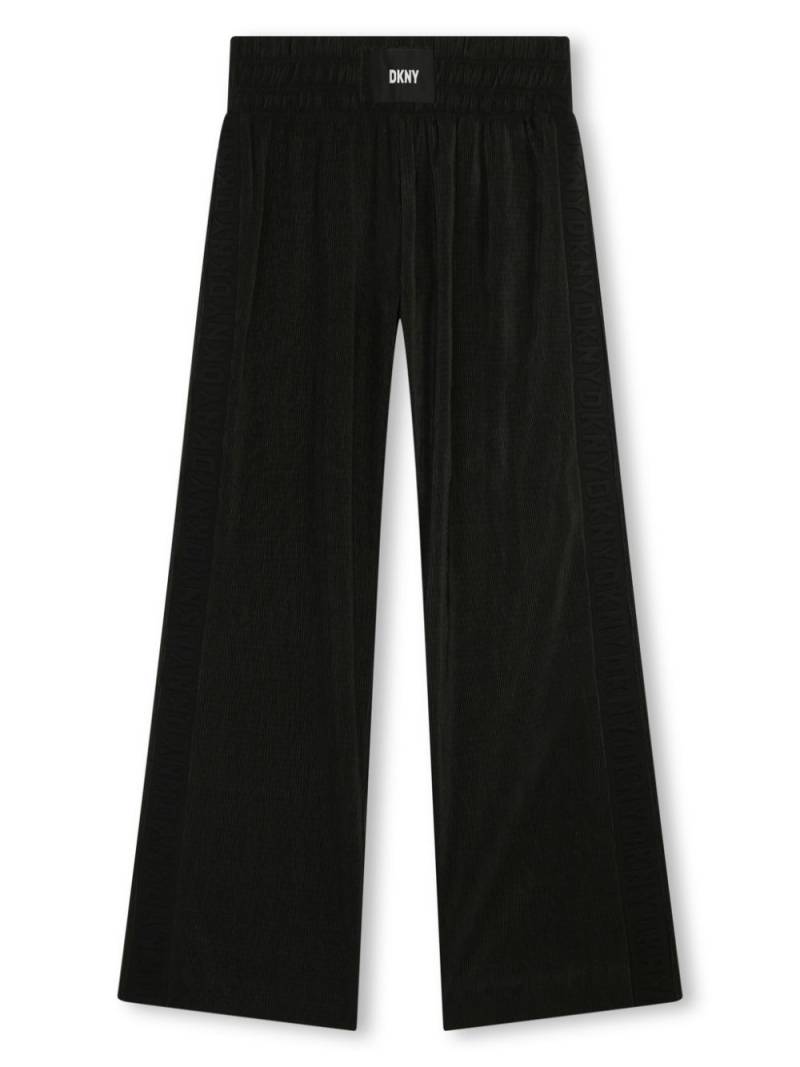 Dkny Kids logo-appliqué pleated trousers - Black von Dkny Kids