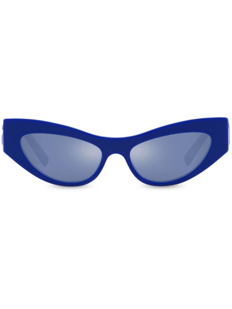 Dolce & Gabbana Eyewear logo-embossed cat-eye frame sunglasses - Blue von Dolce & Gabbana Eyewear