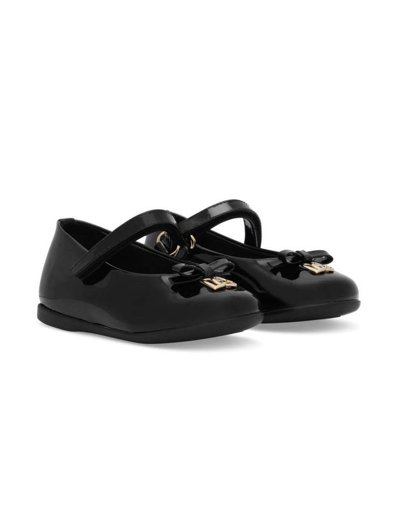 Dolce & Gabbana Kids DG-logo patent leather ballerina shoes - Black von Dolce & Gabbana Kids