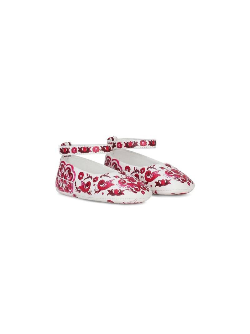 Dolce & Gabbana Kids Majolica-print leather ballerina-shoes - Red von Dolce & Gabbana Kids