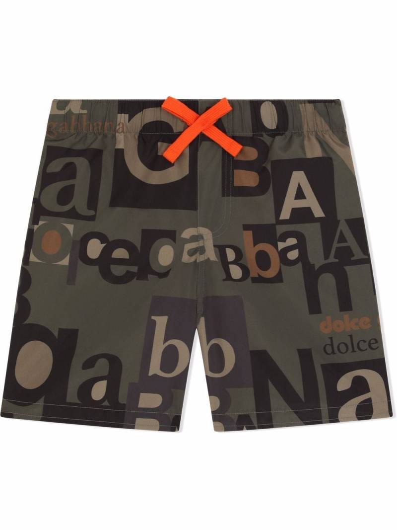 Dolce & Gabbana Kids all-over typeface logo shorts - Green von Dolce & Gabbana Kids