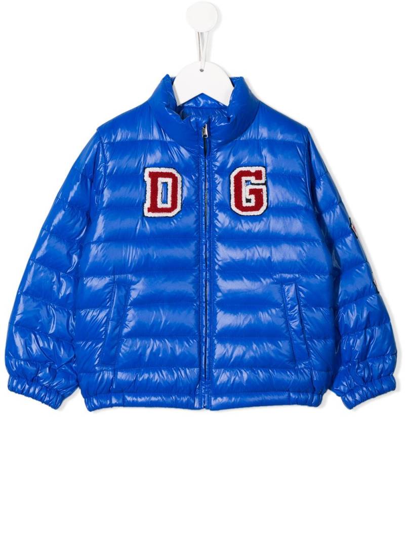 Dolce & Gabbana Kids logo patch down jacket - Blue von Dolce & Gabbana Kids