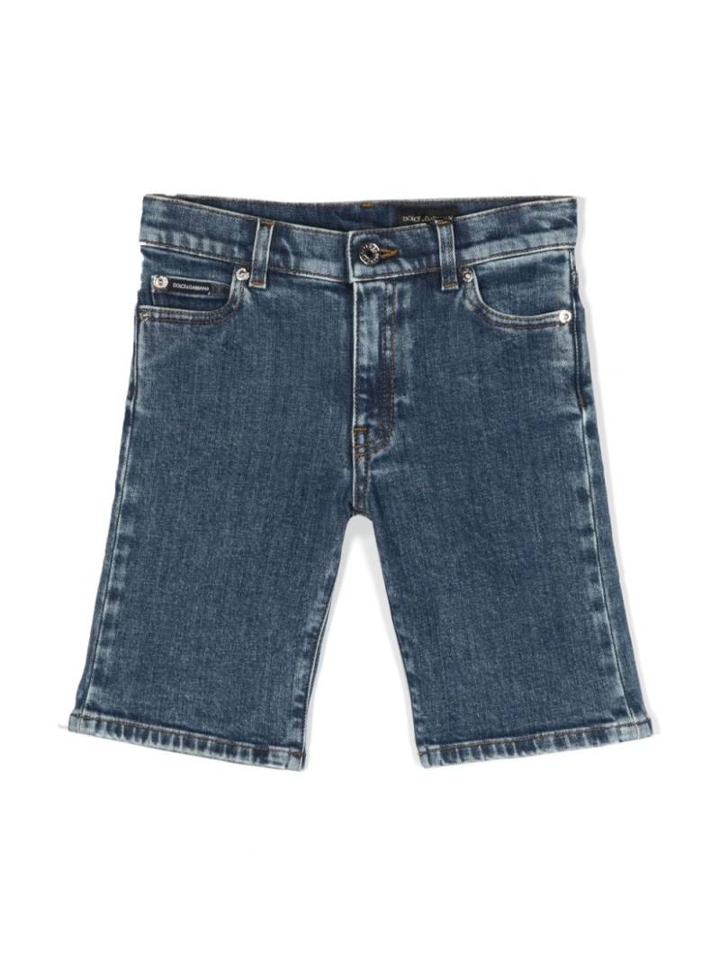 Dolce & Gabbana Kids logo-plaque denim shorts - Blue von Dolce & Gabbana Kids