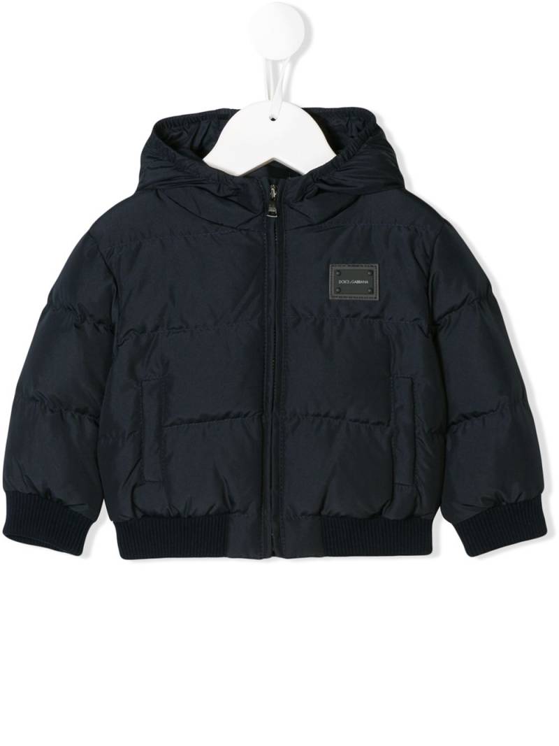 Dolce & Gabbana Kids logo-tag hooded down jacket - Blue von Dolce & Gabbana Kids