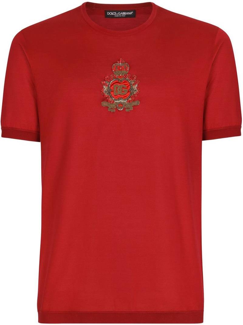 Dolce & Gabbana heraldic-patch silk T-shirt - Red von Dolce & Gabbana