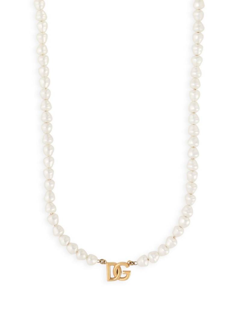 Dolce & Gabbana logo-pendant faux-pearl necklace - Gold von Dolce & Gabbana