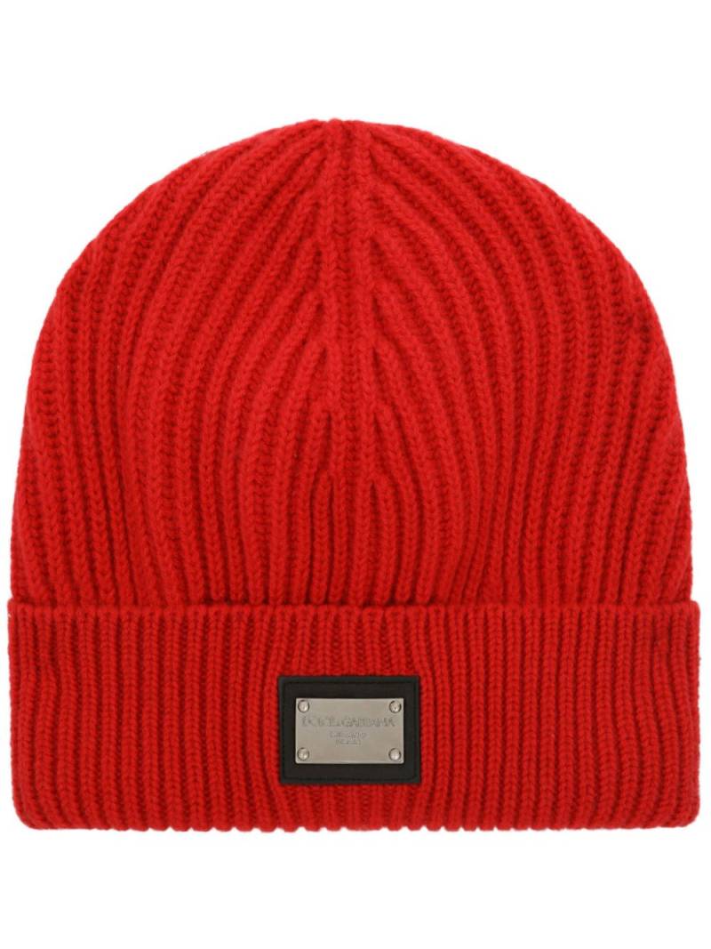 Dolce & Gabbana logo-plaque ribbed beanie hat - Red von Dolce & Gabbana