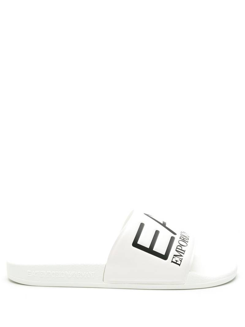 Ea7 Emporio Armani logo-embossed faux-leather slides - White von Ea7 Emporio Armani