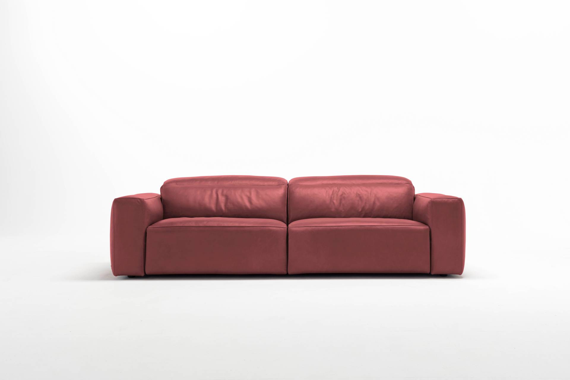 Egoitaliano 2,5-Sitzer »Beverly, Designsofa mit erstklassigem Sitzkomfort und tollen Details«, Breite 242 cm, verstellbare Kopfteile von Egoitaliano