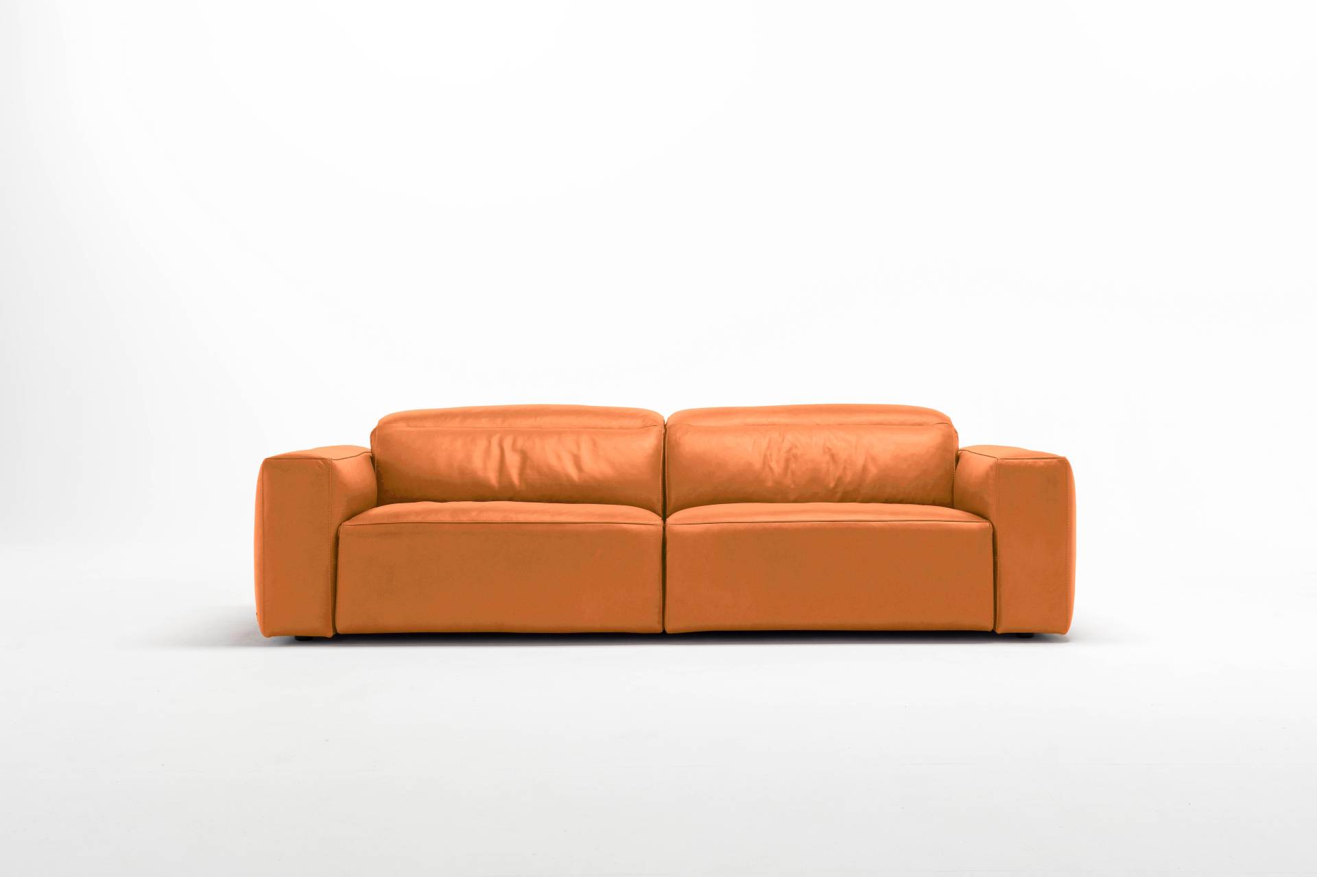 Egoitaliano 2,5-Sitzer »Beverly, Designsofa mit erstklassigem Sitzkomfort und tollen Details«, Breite 242 cm, verstellbare Kopfteile von Egoitaliano