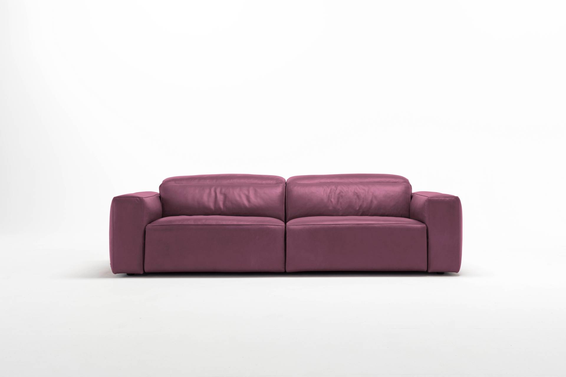 Egoitaliano 2,5-Sitzer »Beverly, Designsofa mit erstklassigem Sitzkomfort und tollen Details«, Breite 242 cm, verstellbare Kopfteile von Egoitaliano