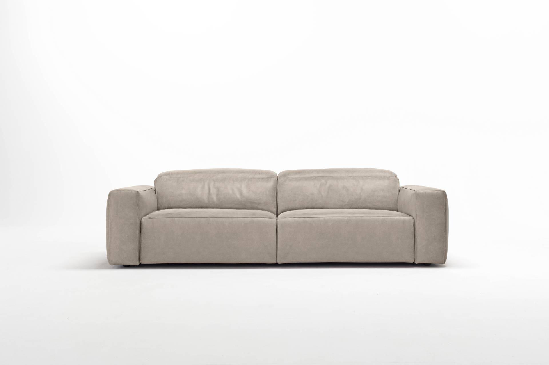 Egoitaliano 2,5-Sitzer »Beverly, Designsofa mit erstklassigem Sitzkomfort und tollen Details«, Breite 242 cm, verstellbare Kopfteile von Egoitaliano