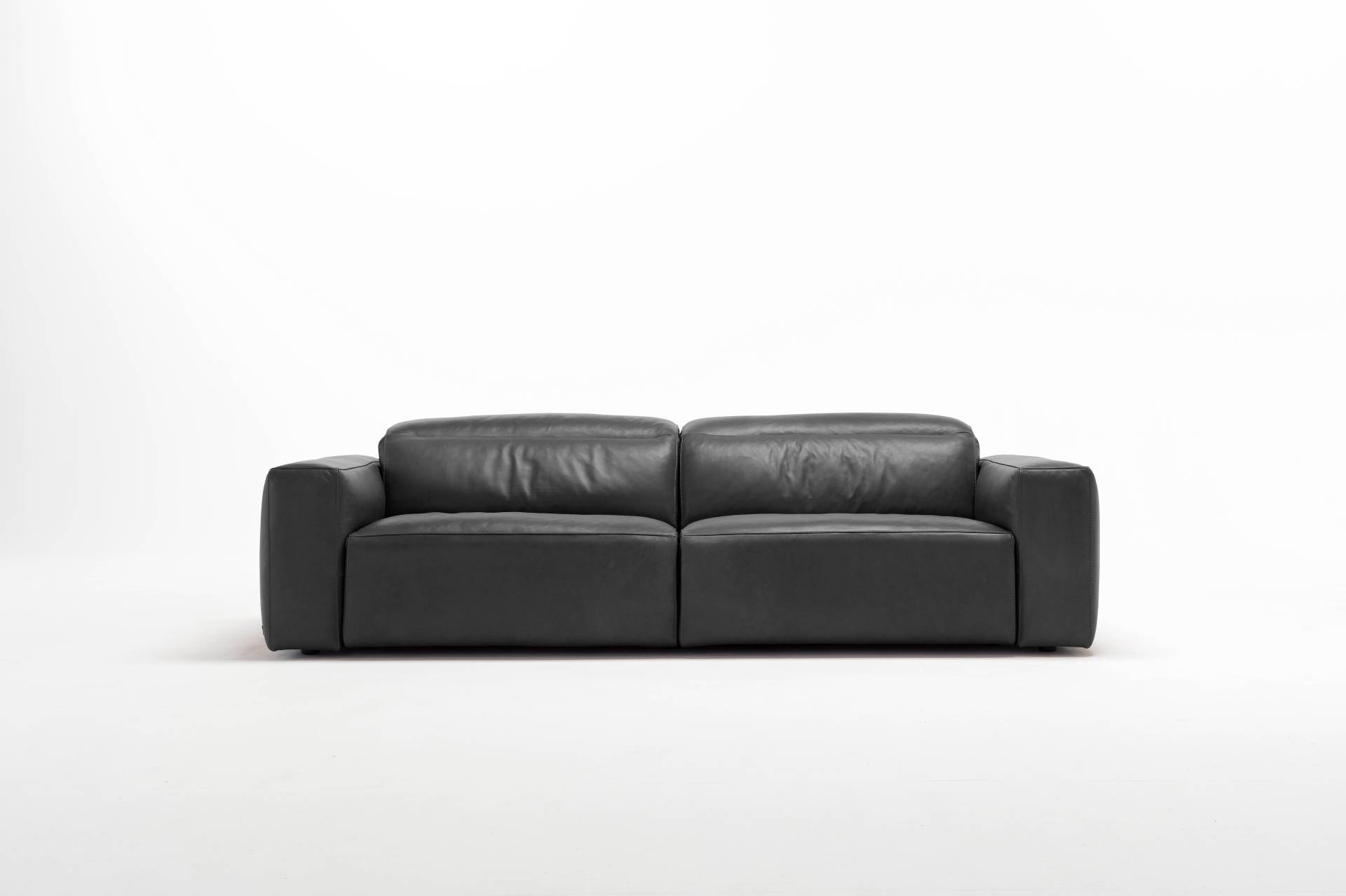 Egoitaliano 2,5-Sitzer »Beverly, Designsofa mit erstklassigem Sitzkomfort und tollen Details«, Breite 242 cm, verstellbare Kopfteile Egoitaliano 2,5-Sitzer »Beverly, Designsofa mit erstklassigem Sitzkomfort und tollen Details«, Breite 242 cm, verstellbare Kopfteile von Egoitaliano